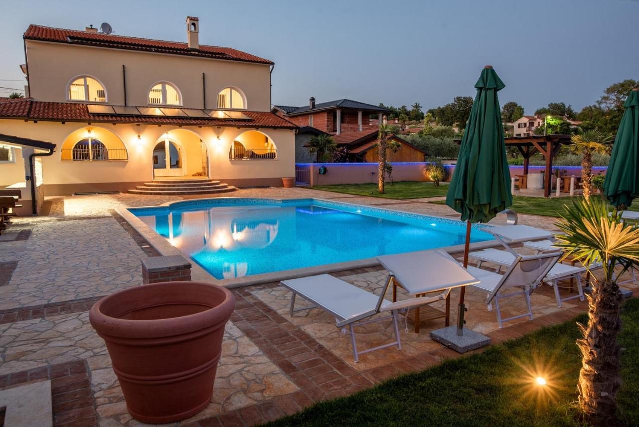 Via Flavia With Common Pool Hotel Labinci Exterior photo