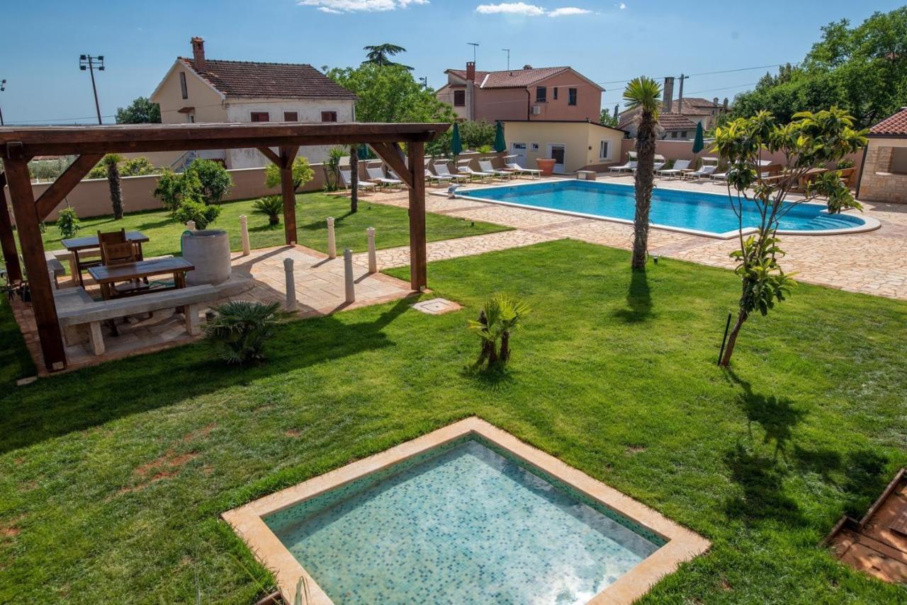 Via Flavia With Common Pool Hotel Labinci Exterior photo