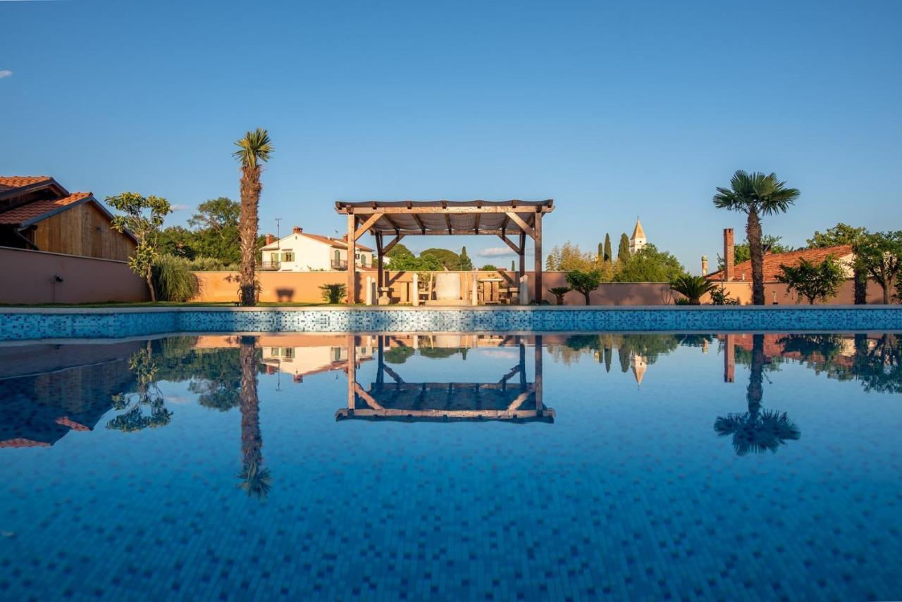 Via Flavia With Common Pool Hotel Labinci Exterior photo