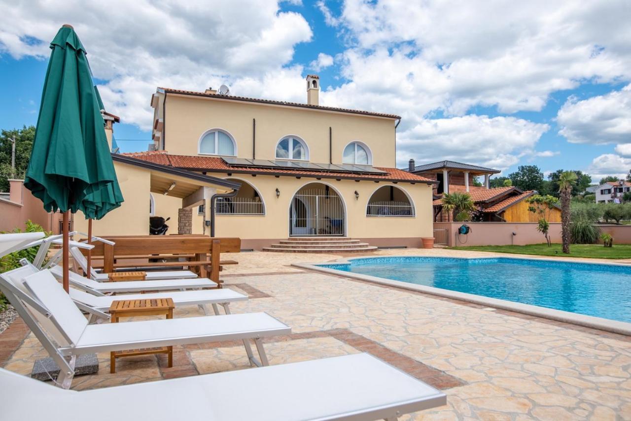Via Flavia With Common Pool Hotel Labinci Exterior photo