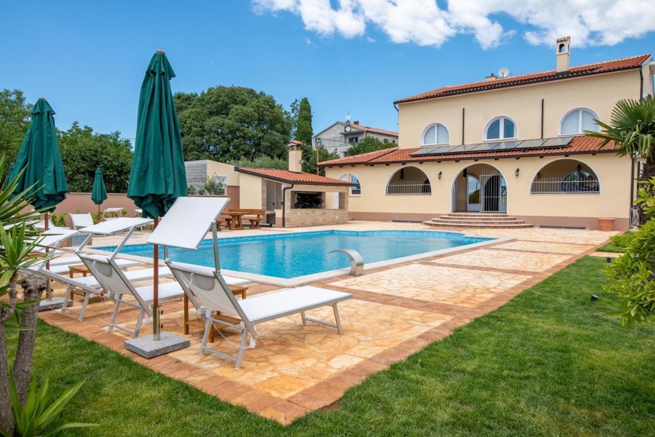 Via Flavia With Common Pool Hotel Labinci Exterior photo