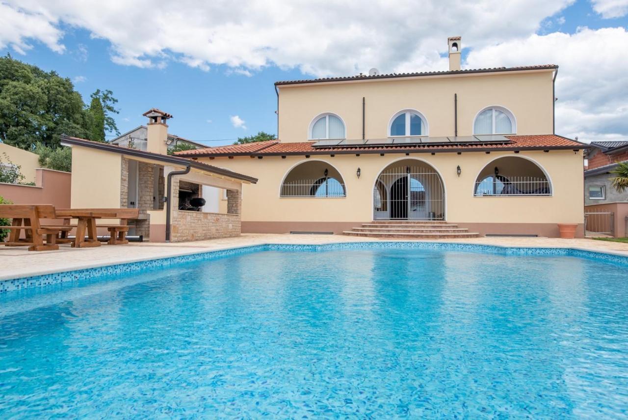 Via Flavia With Common Pool Hotel Labinci Exterior photo