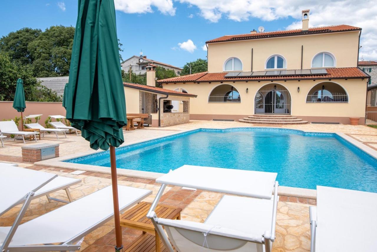 Via Flavia With Common Pool Hotel Labinci Exterior photo
