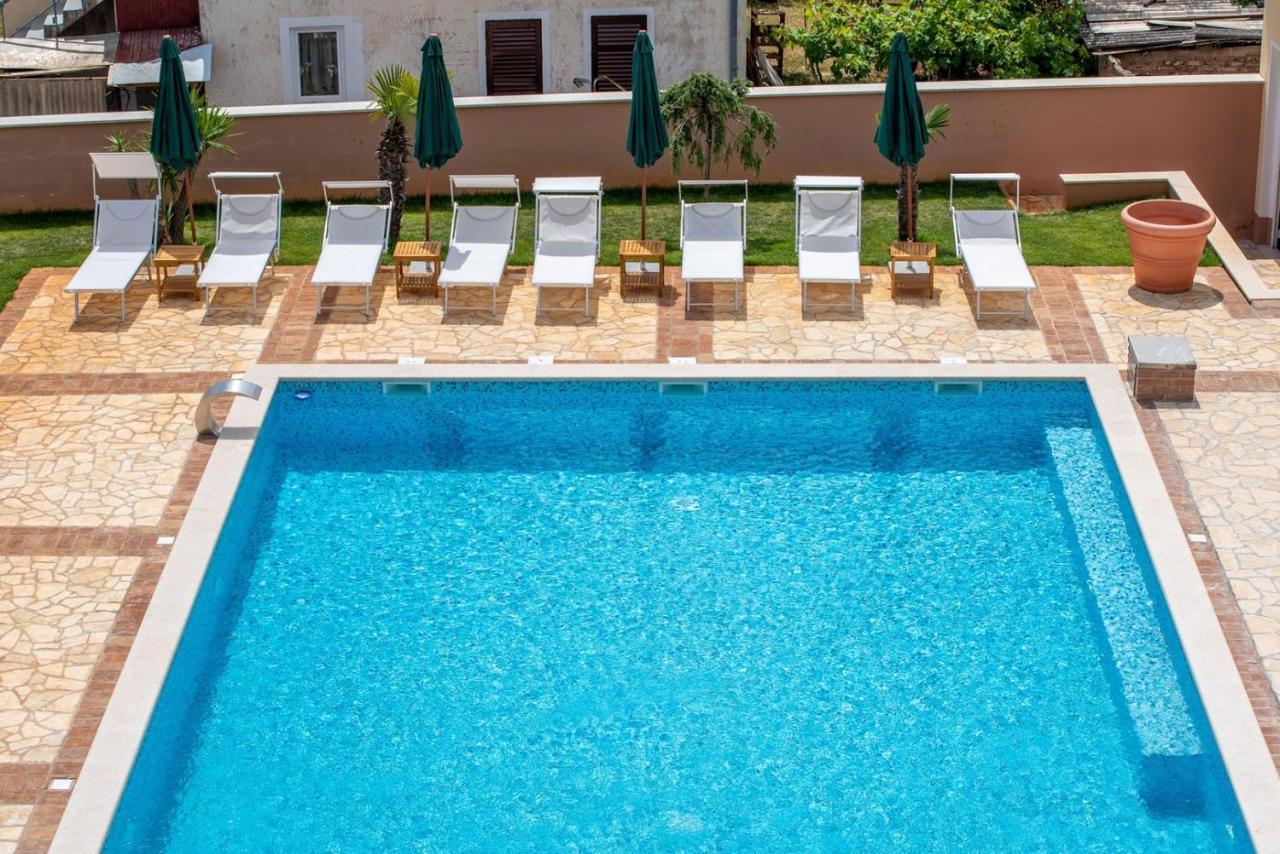 Via Flavia With Common Pool Hotel Labinci Exterior photo